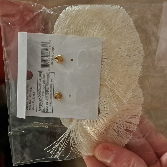 D'Bello Flower Earrings - Picture 2 of 2